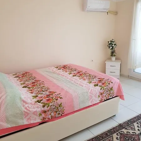 Ege Yildizi Sitesi Apartment